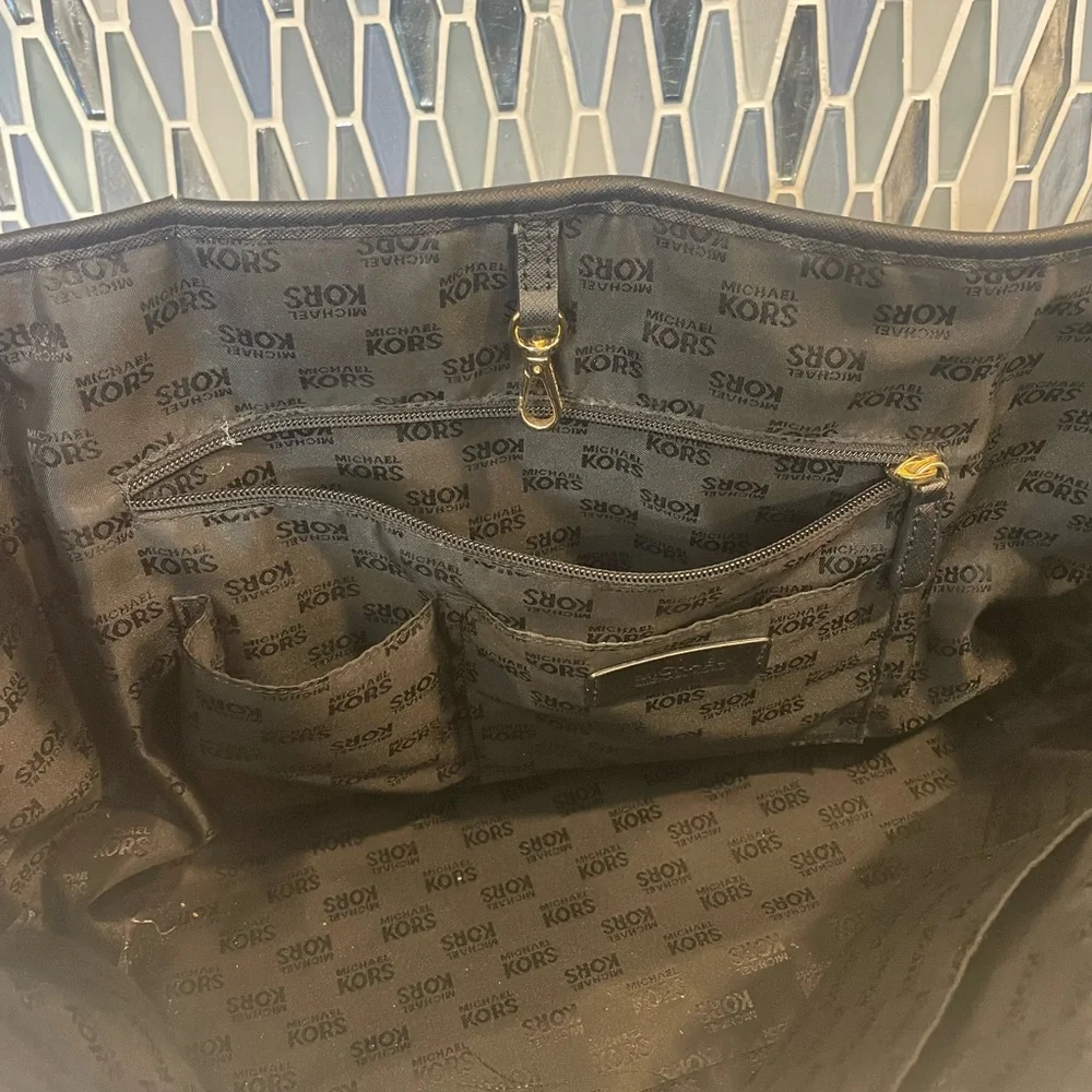 Michael Kors Black Shoulder Bag - Picture 6 of 6